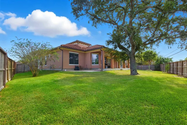 $3,200 | 914 Quintana Roo Place, Seabrook, TX 77586