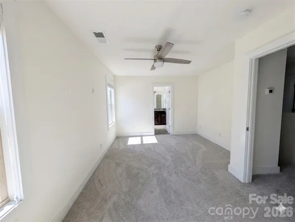a view of empty room with a ceiling fan