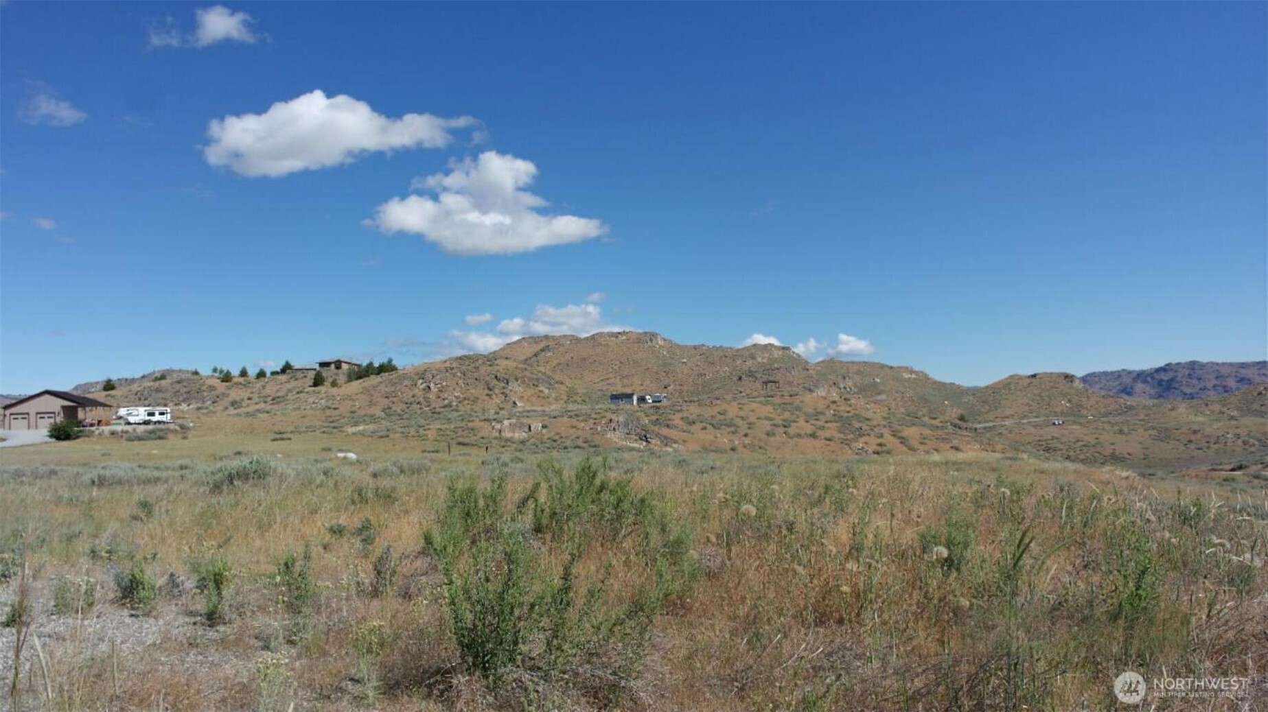 446 Plata Road Brewster, WA 98812 - Photo 2 of 32 a view of a sky in the distance