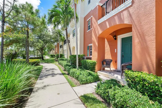 a view of a pathway with a pathway