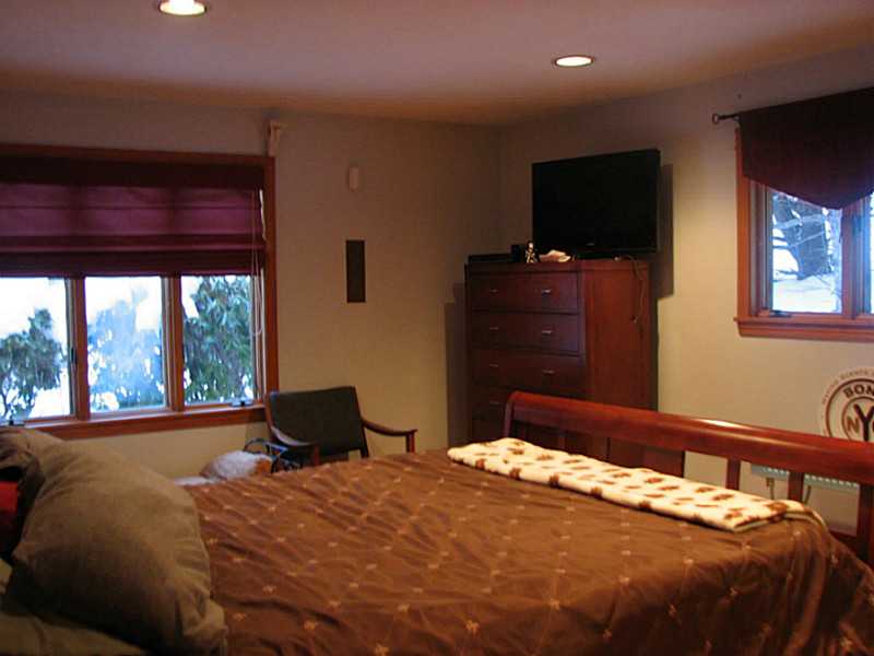 86 Thomas Lane Cranston, RI 02921 - Photo 13 of 17 Master Bedroom.
