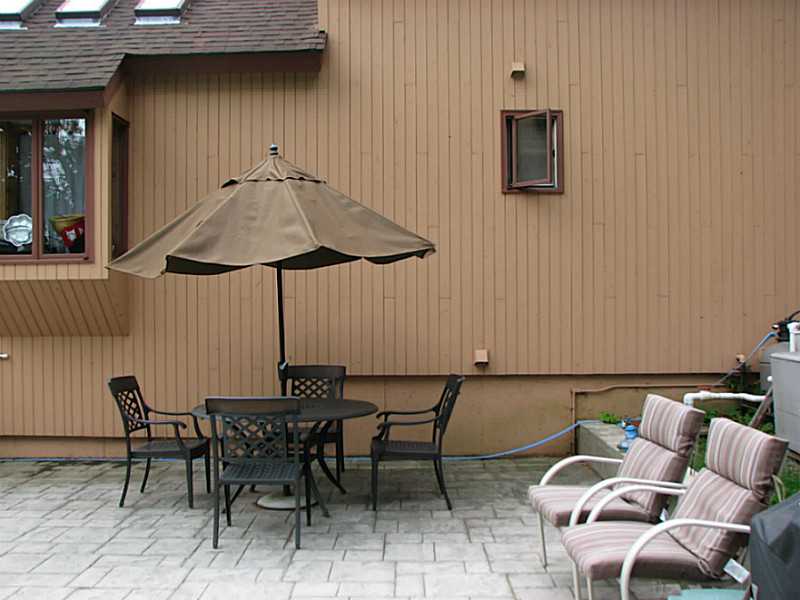 86 Thomas Lane Cranston, RI 02921 - Photo 14 of 17 Exterior Back.