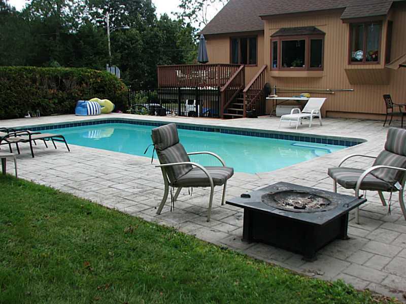 86 Thomas Lane Cranston, RI 02921 - Photo 16 of 17 Swimming Pool/Hot Tub/Sauna.