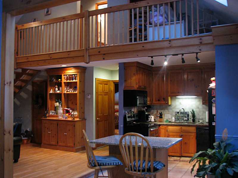 86 Thomas Lane Cranston, RI 02921 - Photo 7 of 17 Kitchen.