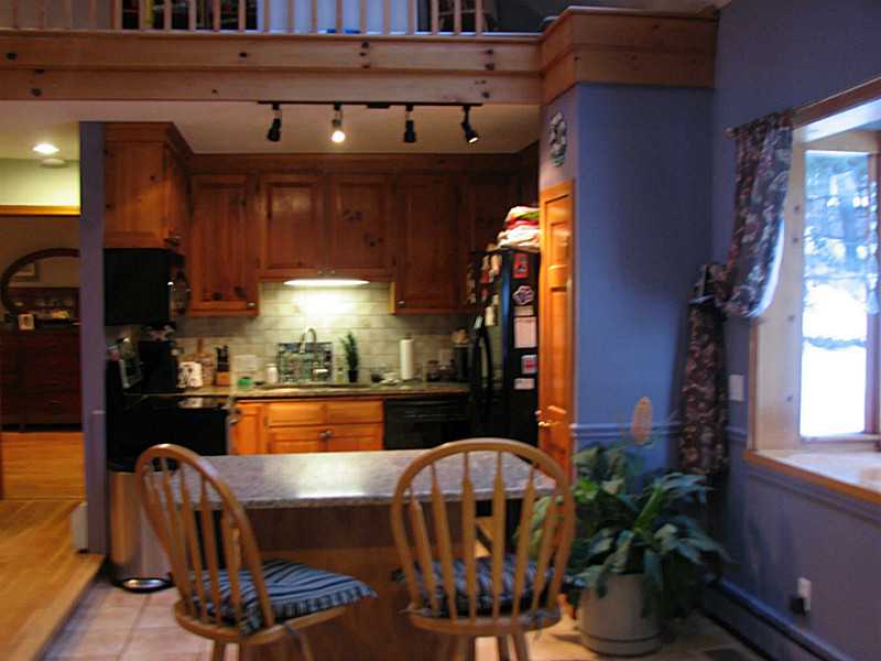 86 Thomas Lane Cranston, RI 02921 - Photo 8 of 17 Kitchen.