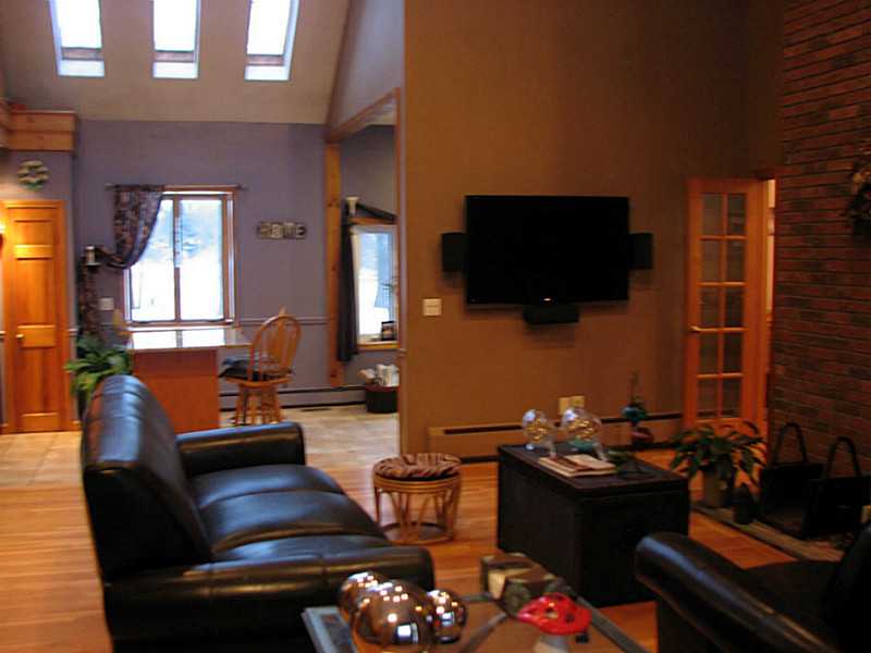 86 Thomas Lane Cranston, RI 02921 - Photo 10 of 17 Living Room.