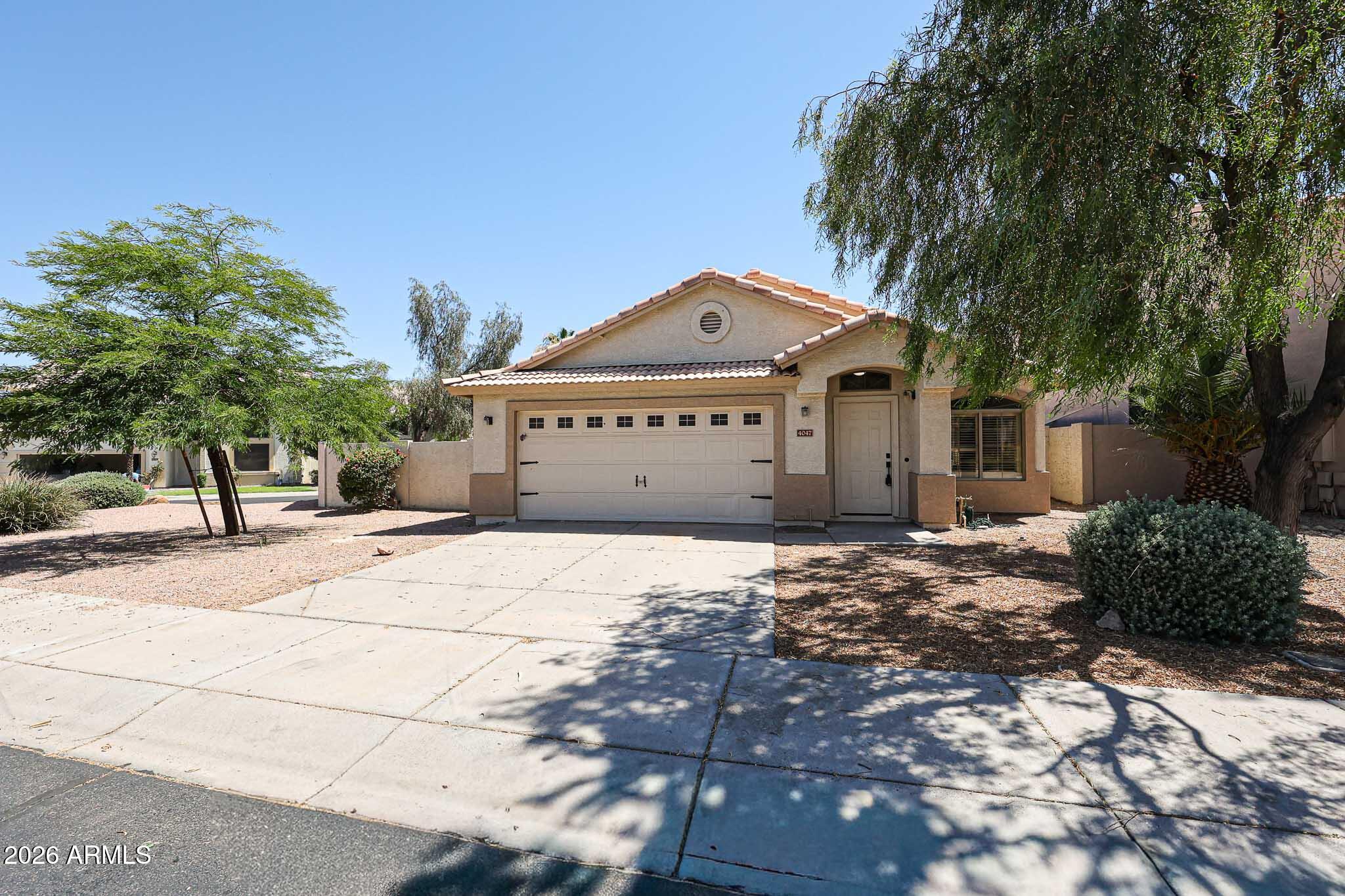 4047 East Jojoba Road Phoenix, AZ 85044 - Photo 3 of 41