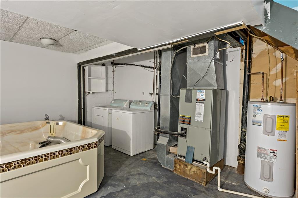 216 Catalpa Place Pittsburgh, PA 15228 - Photo 23 of 43 a bathroom with a tub a sink and glass door