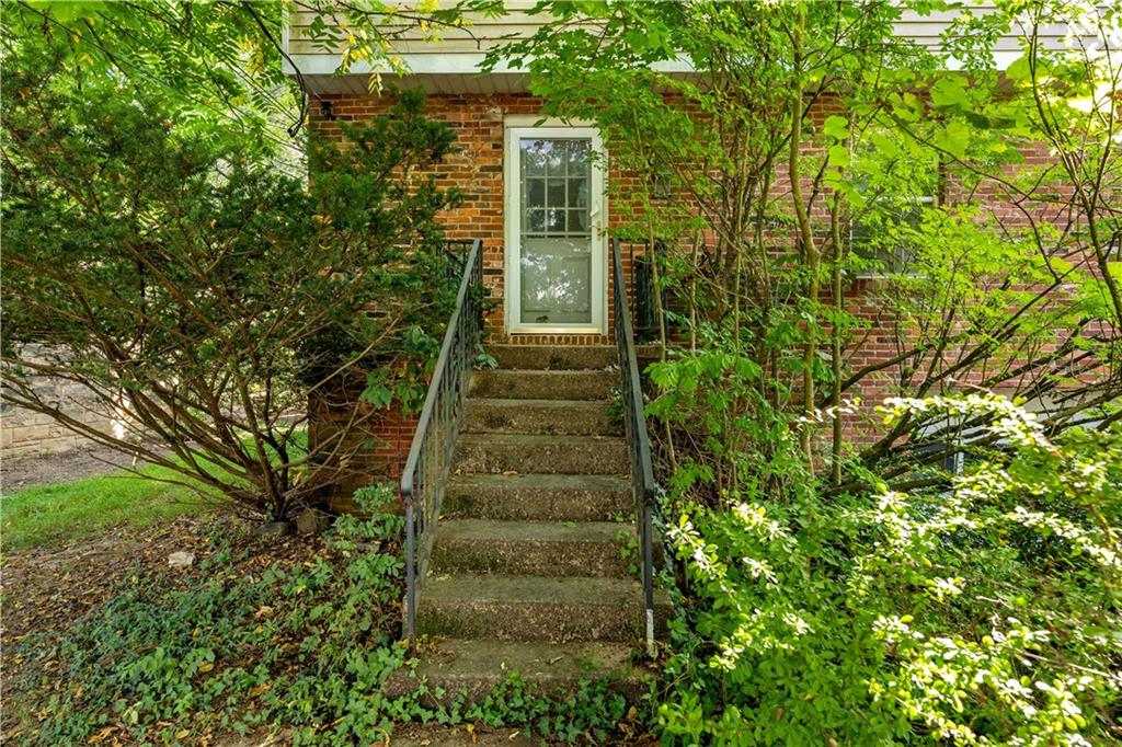 216 Catalpa Place Pittsburgh, PA 15228 - Photo 36 of 43 a view of a garden with plants