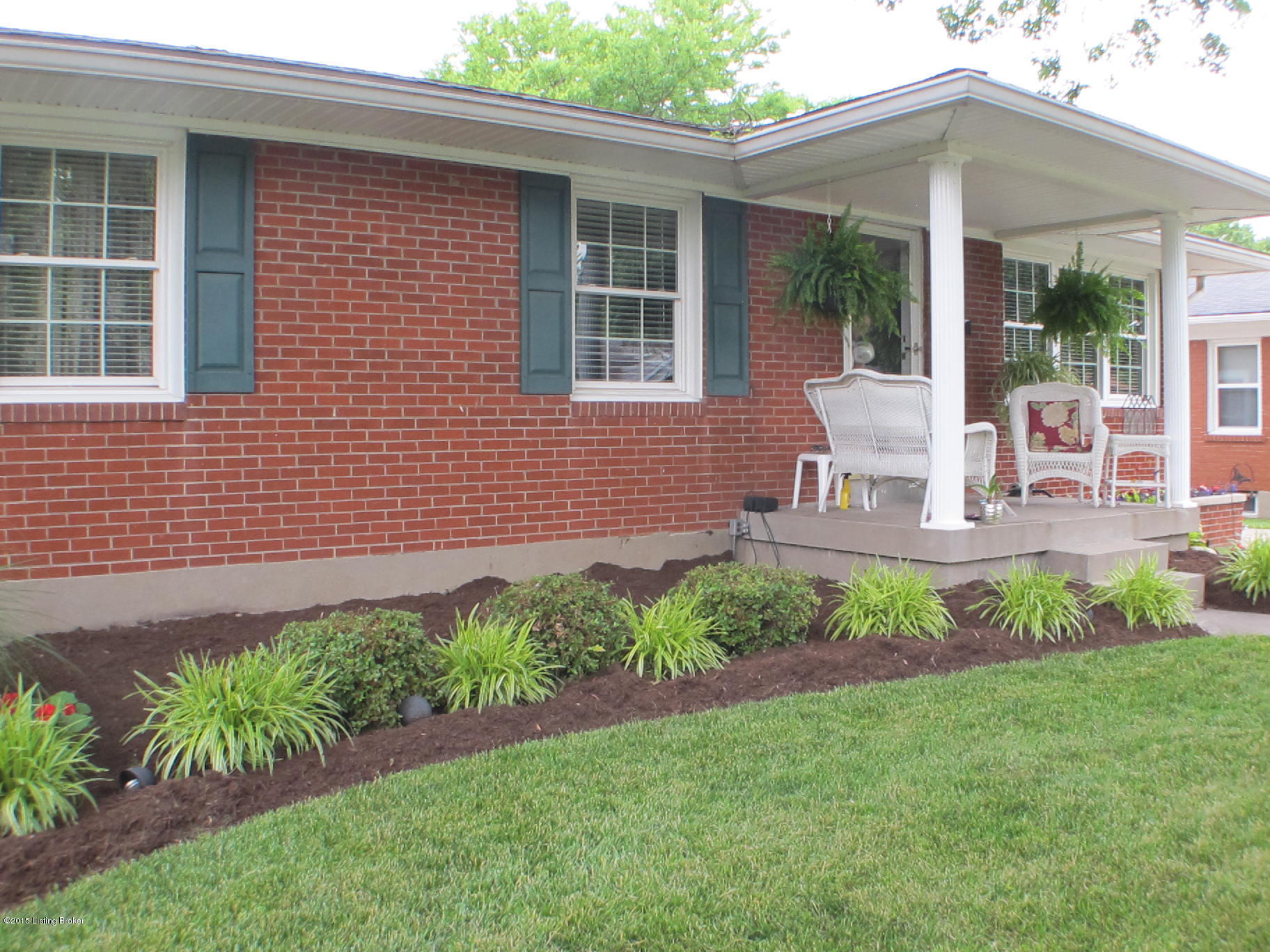 2011 Lynn Lea Road Louisville, KY 40216 - Photo 3 of 21 IMG_6177