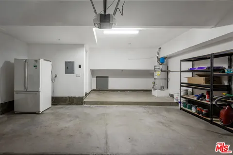 $1,145,000 | 7609 Hannum Avenue, Culver City, CA 90230