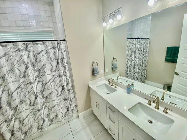 $2,400 | 303 Queen Sude Lane, Houston, TX 77091