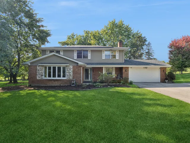 $649,900 | 152 South Ela Road, Barrington, IL 60010