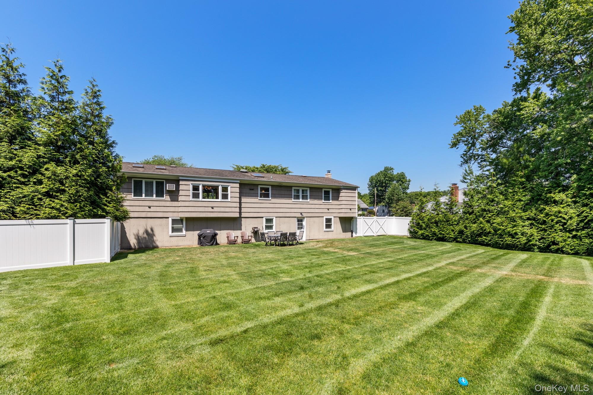 47 Wilson Street Blue Point, NY 11715 - Photo 5 of 36