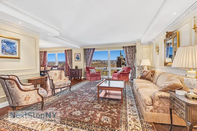 $2,995,000 | 721 5th Avenue, Unit 48K | Midtown East