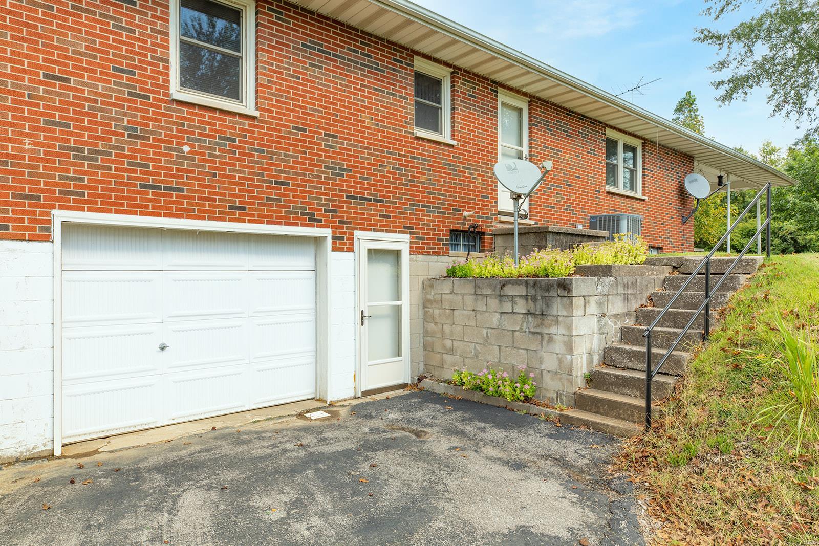 304 Blue Ridge Road Alton, IL 62002 - Photo 12 of 34