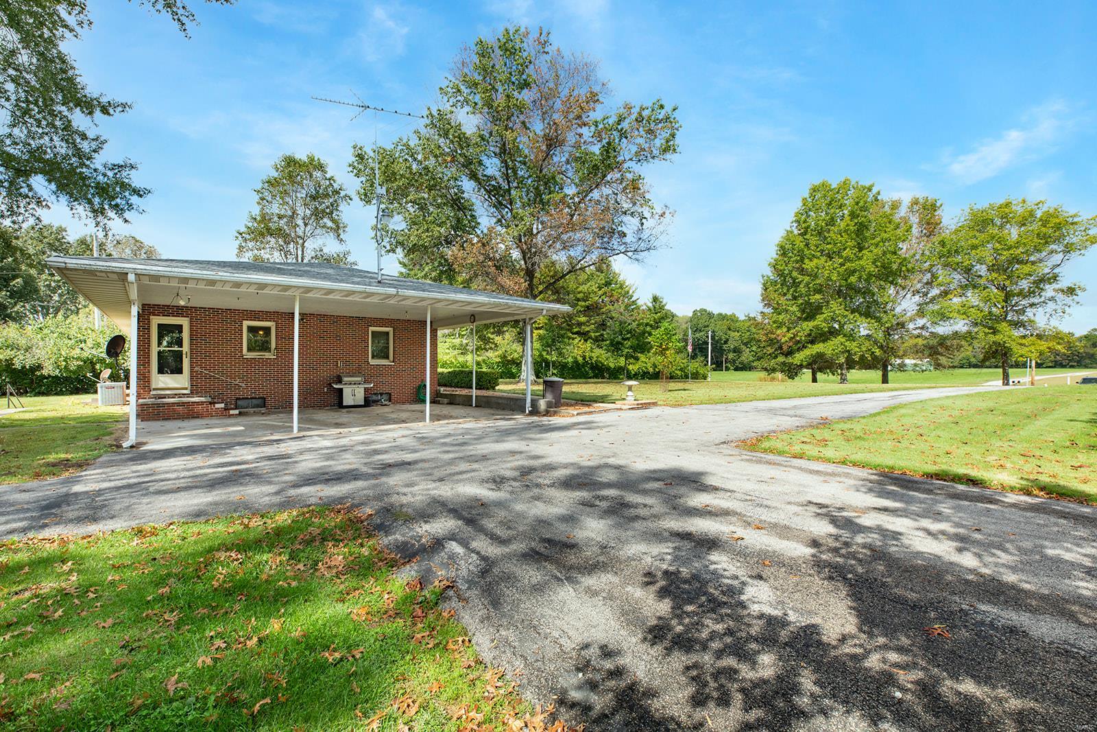 304 Blue Ridge Road Alton, IL 62002 - Photo 7 of 34