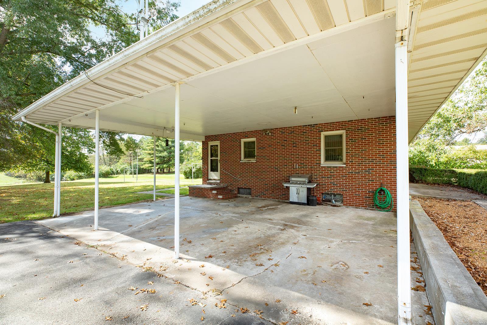 304 Blue Ridge Road Alton, IL 62002 - Photo 8 of 34