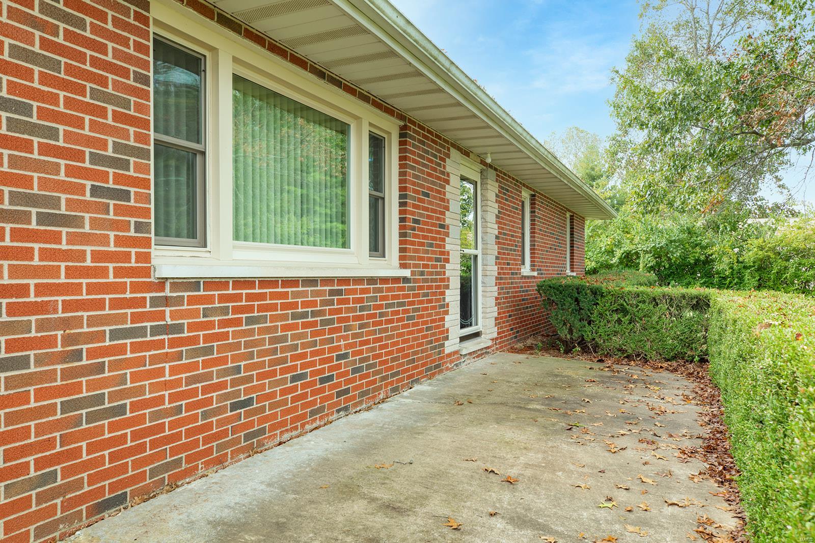 304 Blue Ridge Road Alton, IL 62002 - Photo 9 of 34