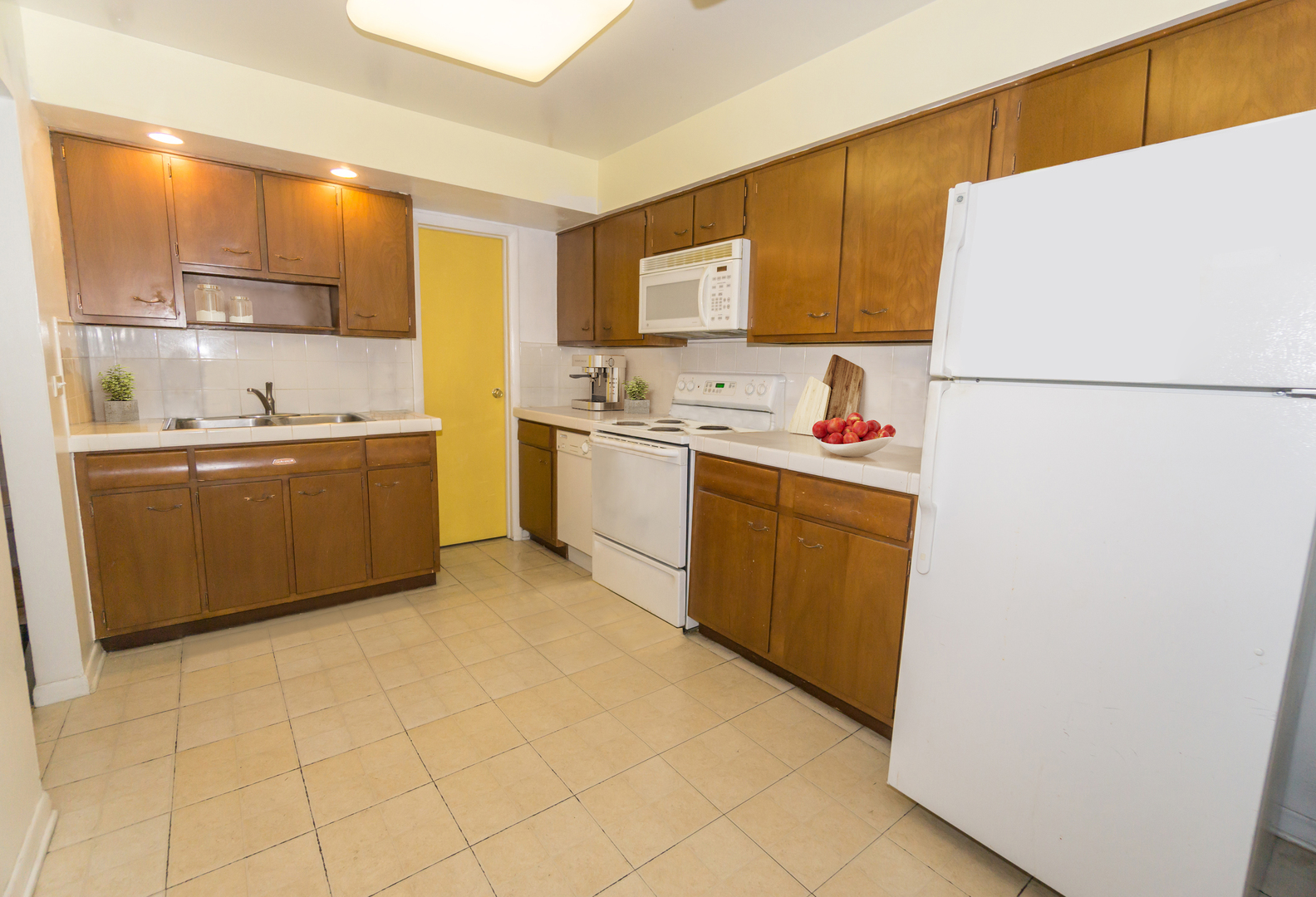 2234 South Goebbert Road, Unit 320 Arlington Heights, IL 60005 - Photo 4 of 10