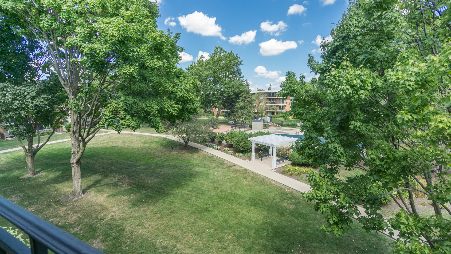 2234 South Goebbert Road, Unit 320 Arlington Heights, IL 60005 - Photo 8 of 10