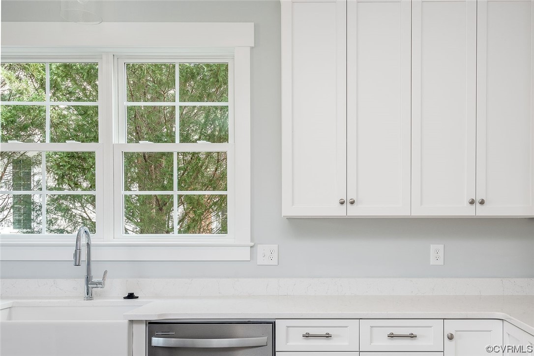 3154 Cider House Road Toano, VA 23168 - Photo 12 of 36 a sink with a window