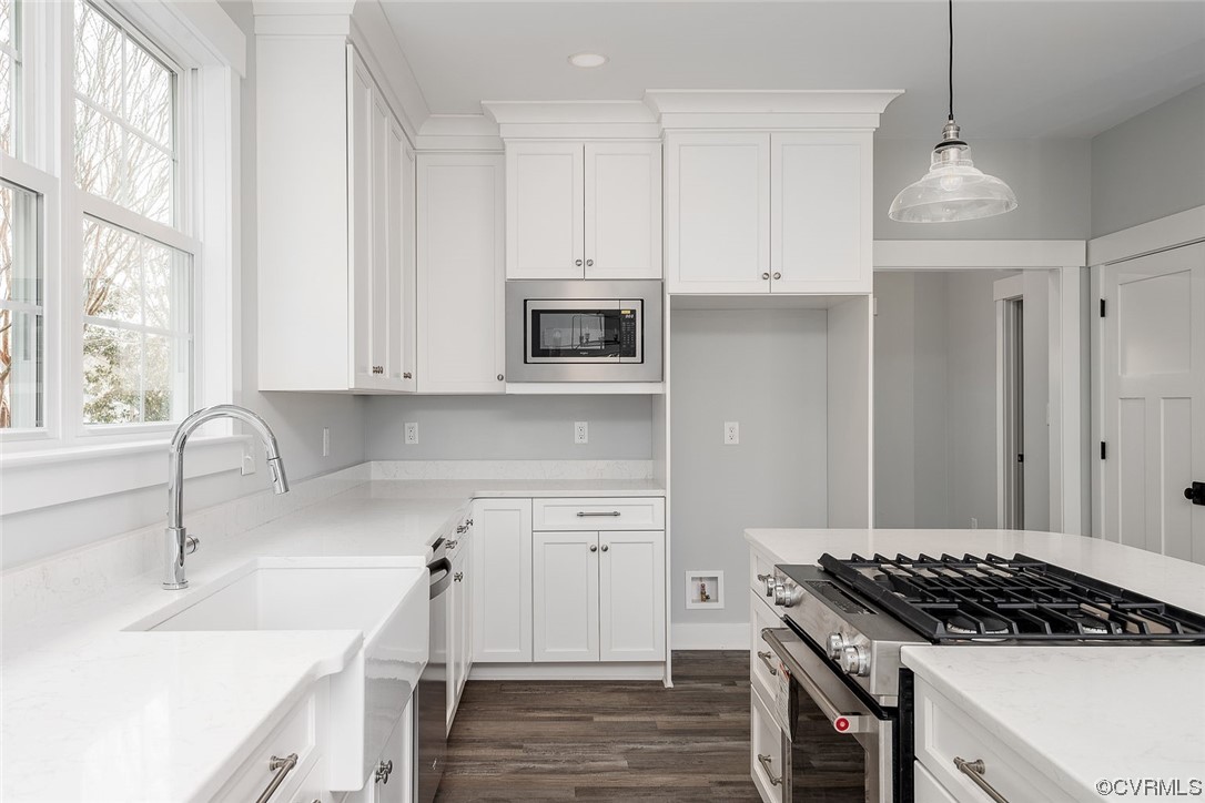 3154 Cider House Road Toano, VA 23168 - Photo 13 of 36 a kitchen with granite countertop a sink stove and cabinets