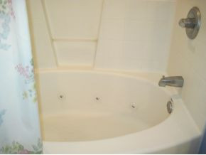 531 Mountain View Road Bluff City, TN 37618 - Photo 5 of 21 Master bathroom jetted tub
