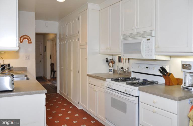 5609 Overlea Road Bethesda, MD 20816 - Photo 21 of 30 Kitchen