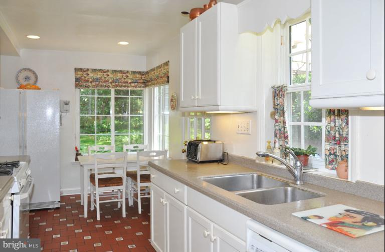 5609 Overlea Road Bethesda, MD 20816 - Photo 6 of 30 Kitchen