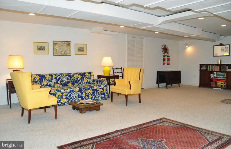 5609 Overlea Road Bethesda, MD 20816 - Photo 10 of 30 Interior (General)