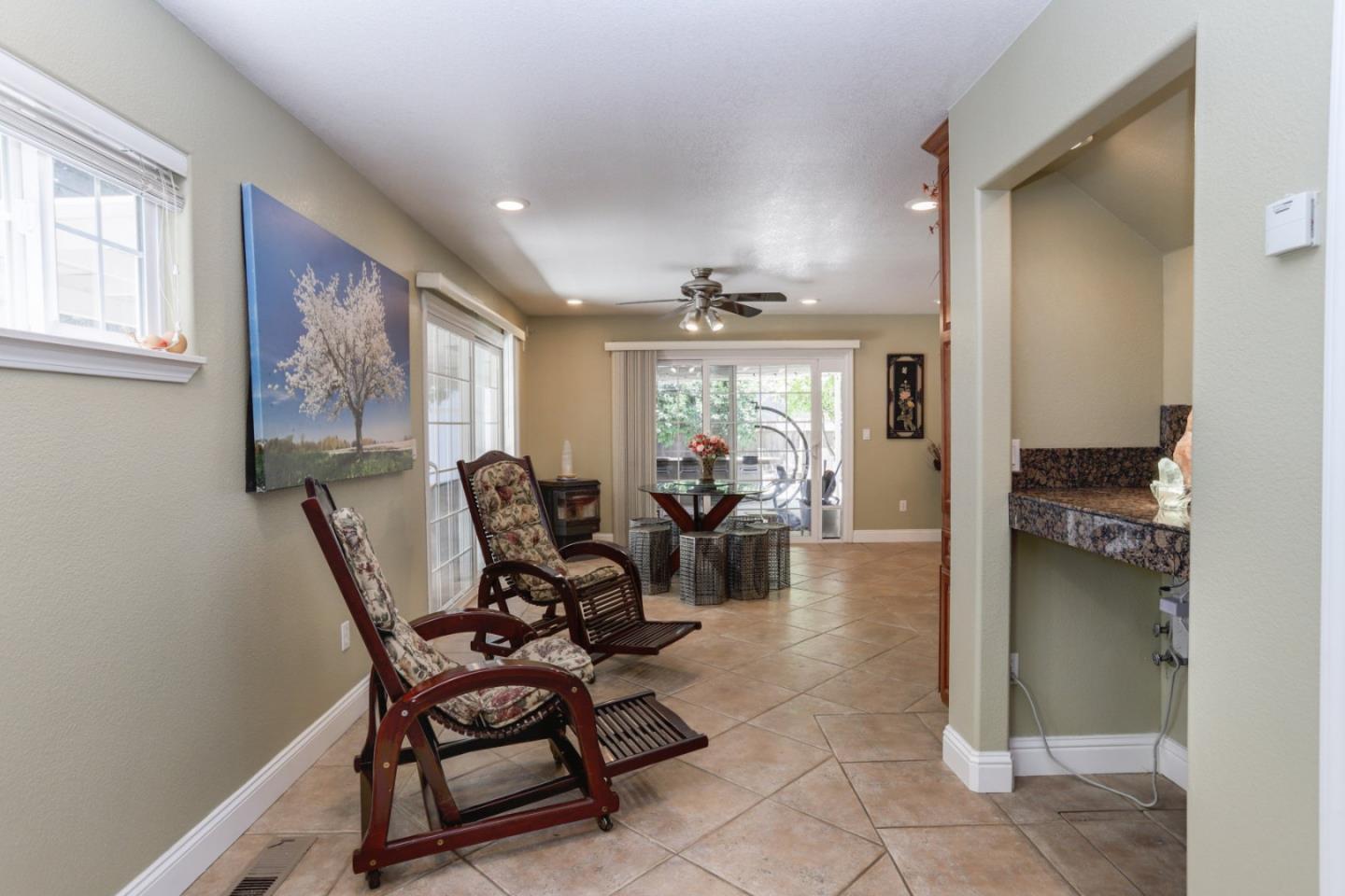 60 Monte Vista Way Gilroy, CA 95020 - Photo 11 of 33 a living room with furniture and a potted plant