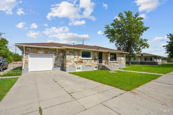 $325,000 | 1520 R Street, Heyburn, ID 83336