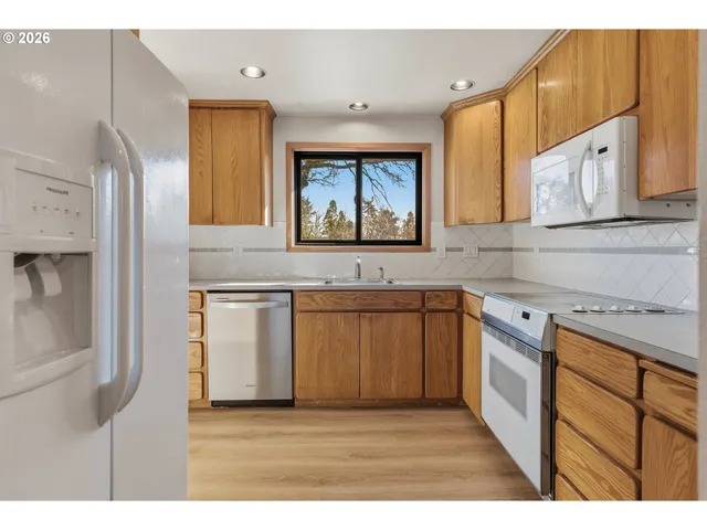 $565,000 | 6830 Glen Echo Avenue, Gladstone, OR 97027