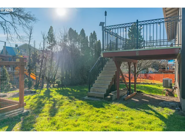 $565,000 | 6830 Glen Echo Avenue, Gladstone, OR 97027