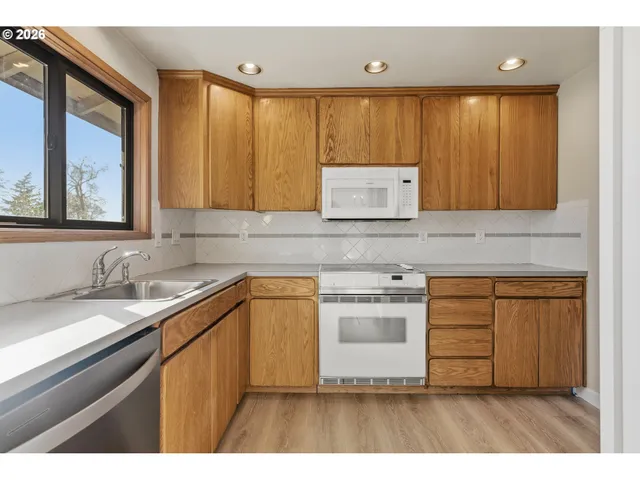 $565,000 | 6830 Glen Echo Avenue, Gladstone, OR 97027