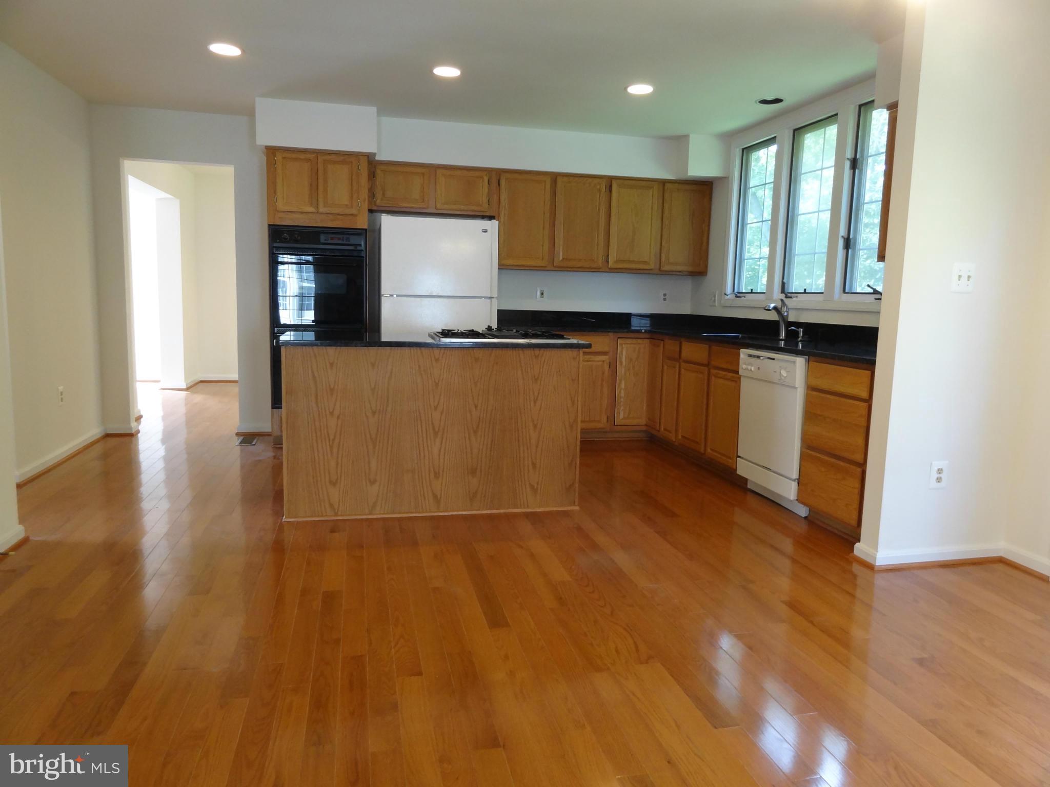 8120 Craddock Road Greenbelt, MD 20770 - Photo 8 of 24 Kitchen
