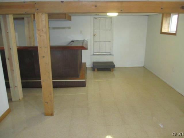 1163 Timber Hill Road Henryville, PA 18332 - Photo 5 of 8 an empty room with closet