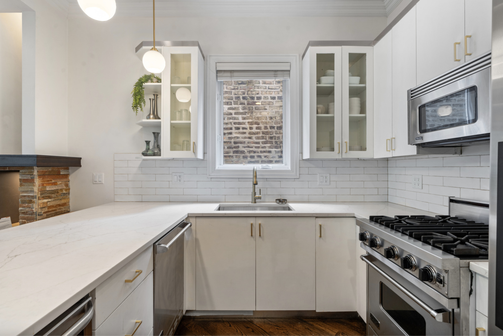 1131 West Addison Street, Unit 2 Chicago, IL 60613 - Photo 8 of 24 Gallery Image 8