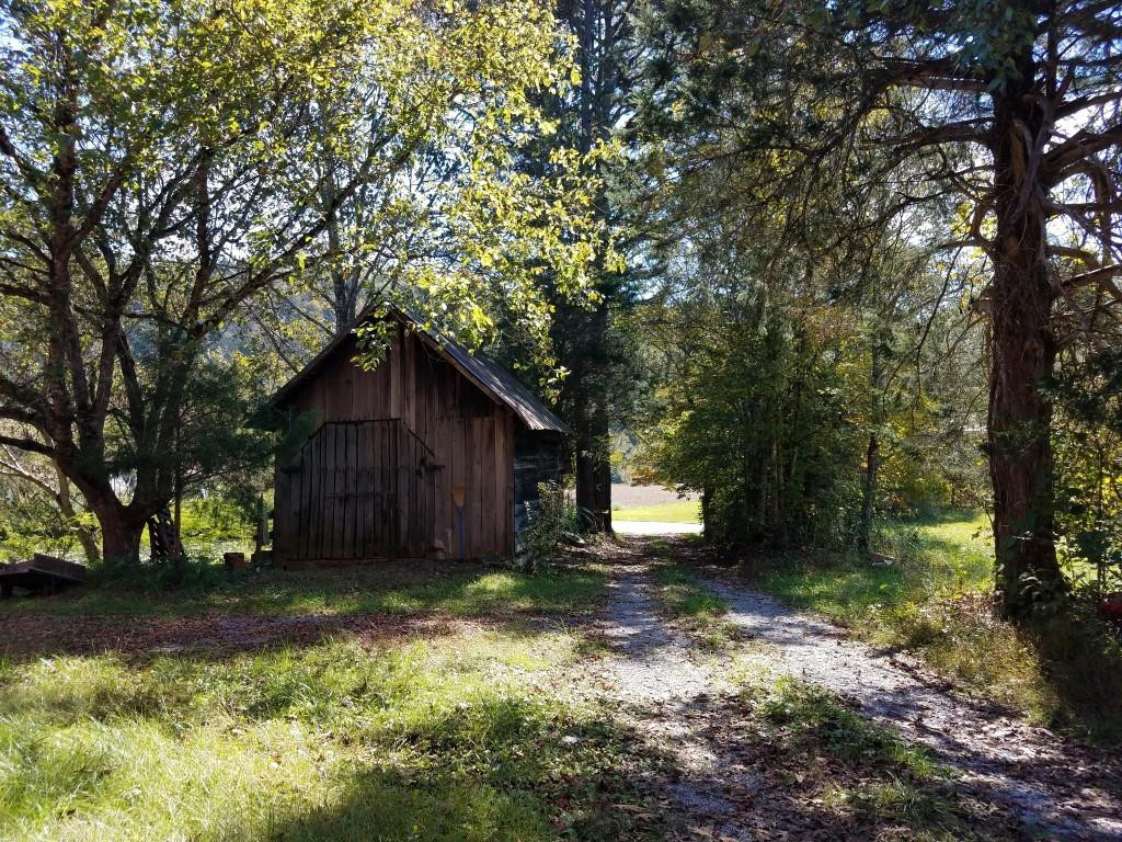 3643 Roberts Road Sneedville, TN 37869 - Photo 2 of 36 OUTBUILINGS