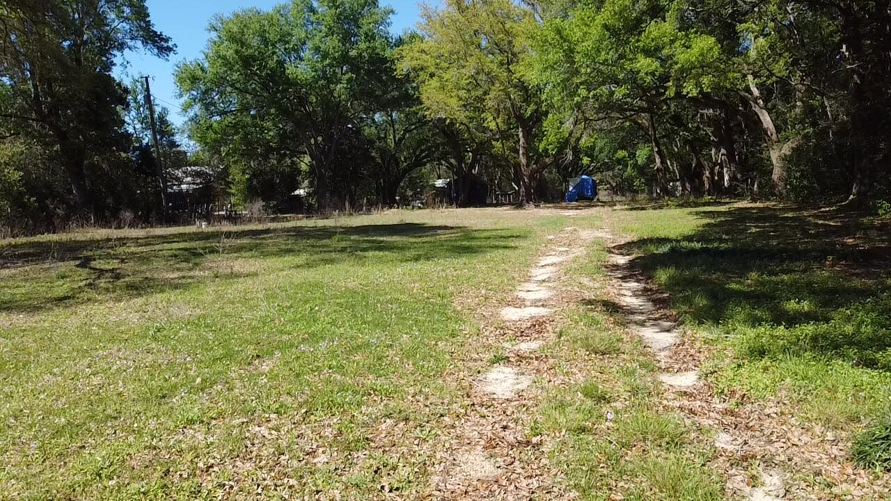 90 Village Road DeFuniak Springs, FL 32433 - Photo 8 of 14 2023-03-15-14-38-40-523
