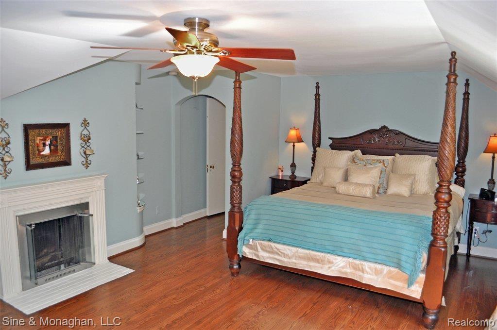 274 Touraine Road Grosse Pointe, MI 48236 - Photo 20 of 25 24.jpg