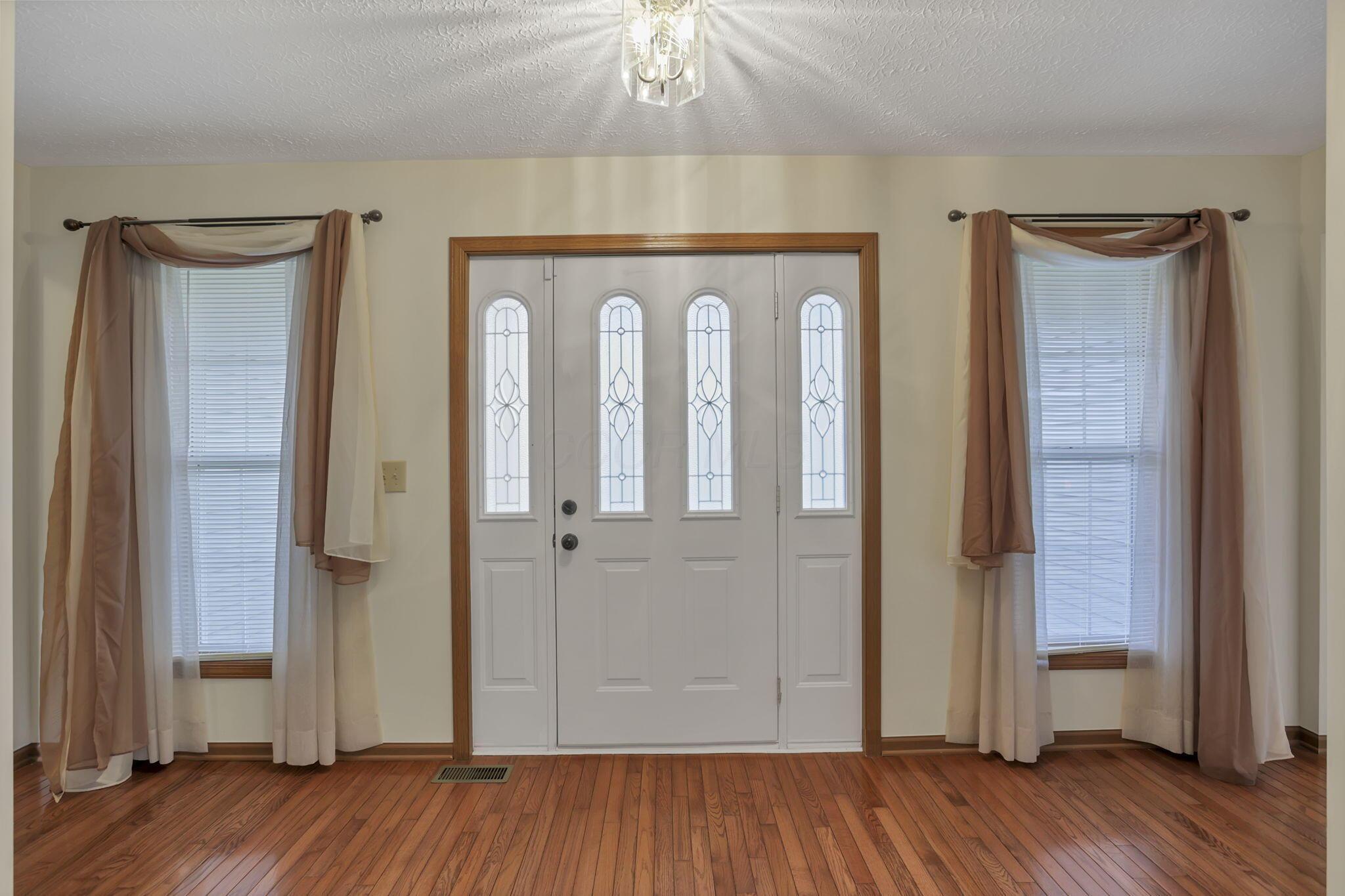 7017 Hollow Road Southwest Pataskala, OH 43062 - Photo 9 of 67 Entryway