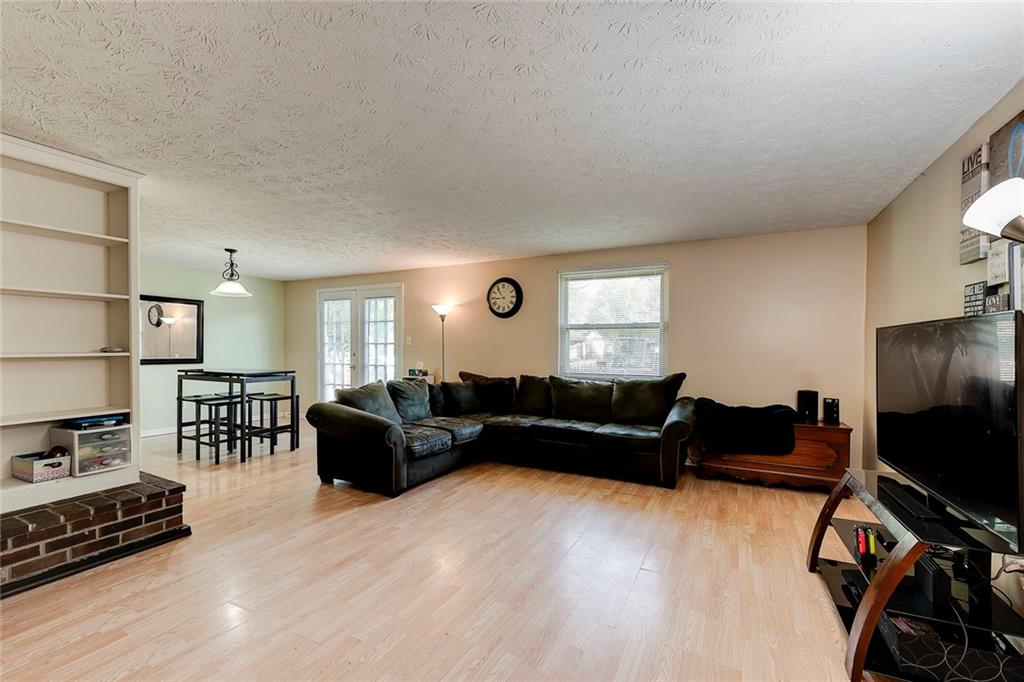 826 West Stop 11 Road Indianapolis, IN 46217 - Photo 4 of 27 Gallery Image 4