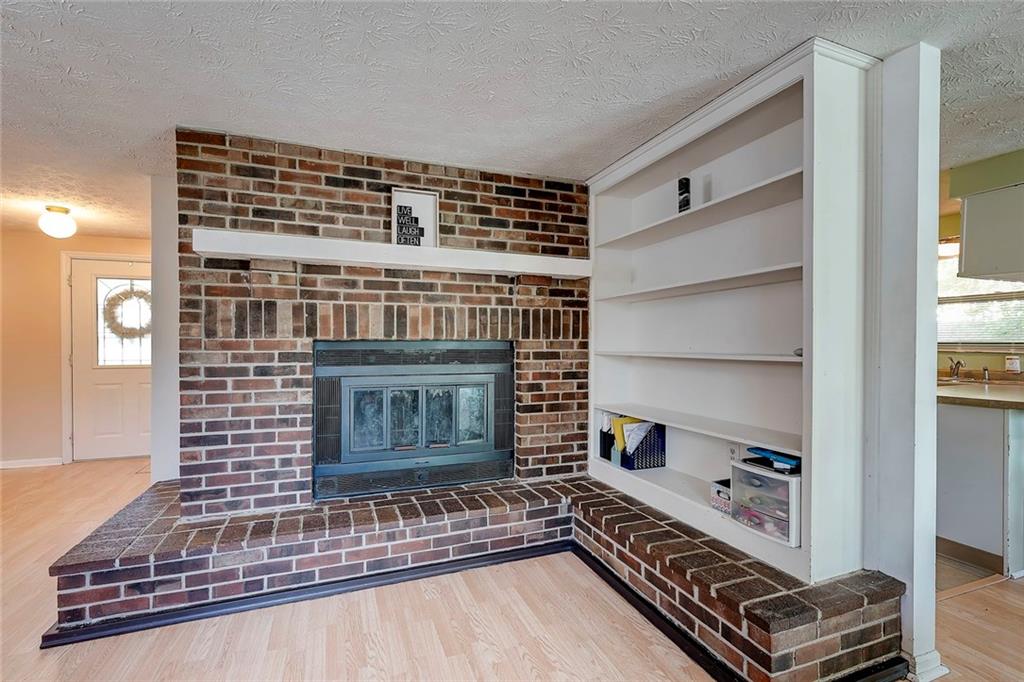 826 West Stop 11 Road Indianapolis, IN 46217 - Photo 5 of 27 Gallery Image 5