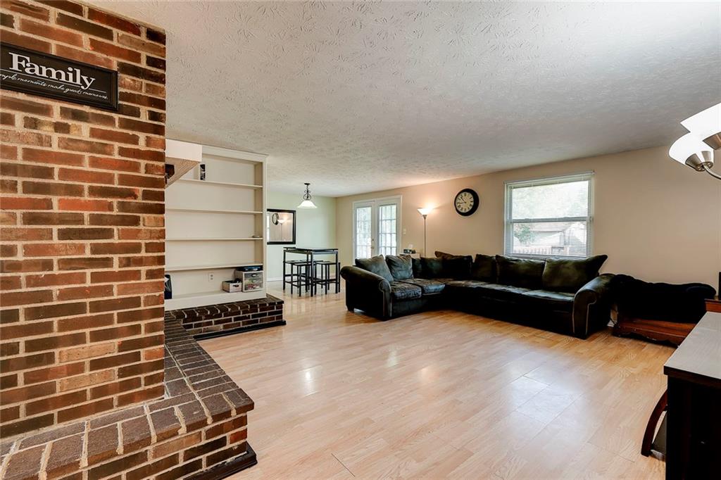 826 West Stop 11 Road Indianapolis, IN 46217 - Photo 9 of 27 Gallery Image 9