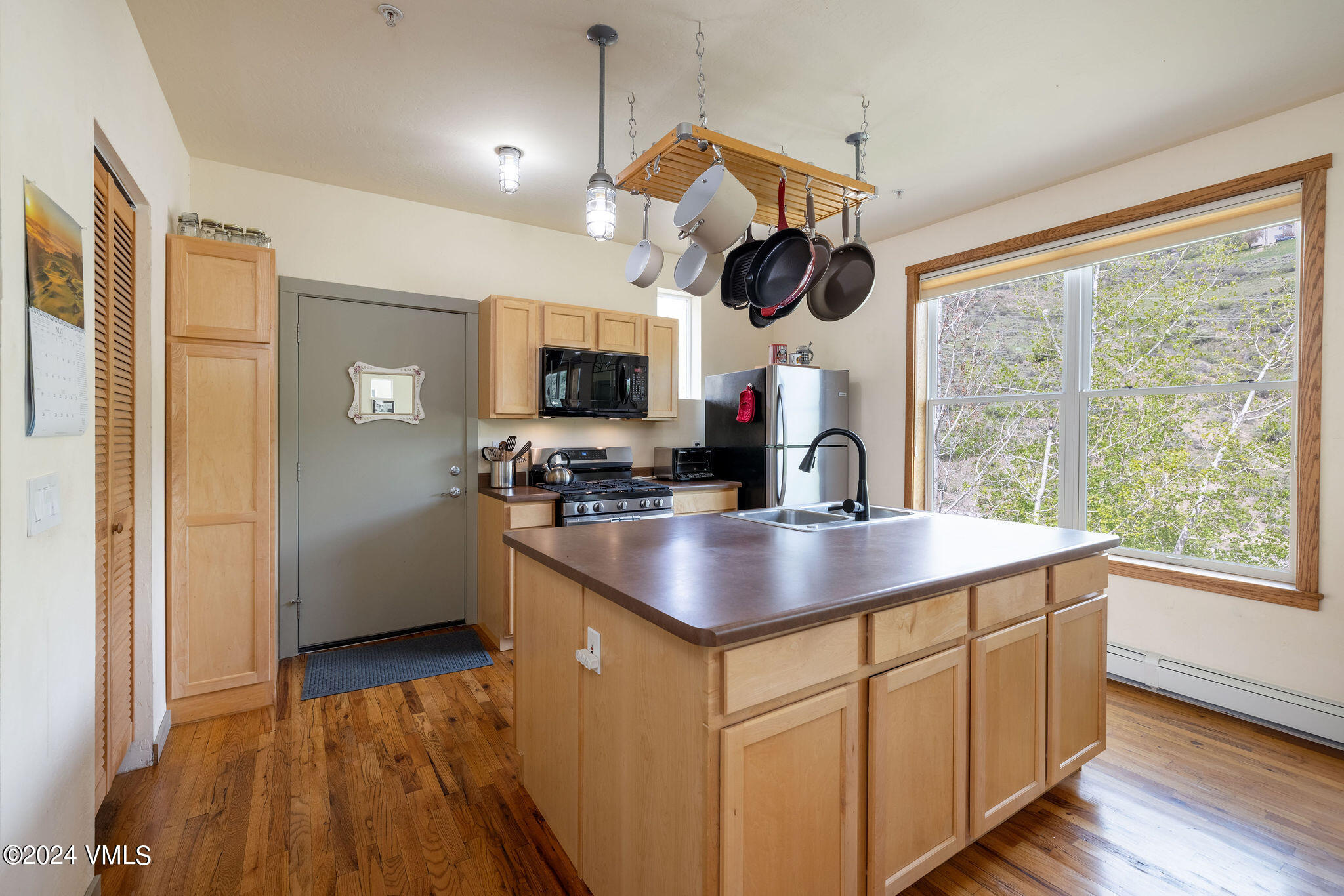 511 Metcalf Road, Unit M39 Avon, CO 81620 - Photo 4 of 8 metcalf_lofts_m39_interior_kitchen