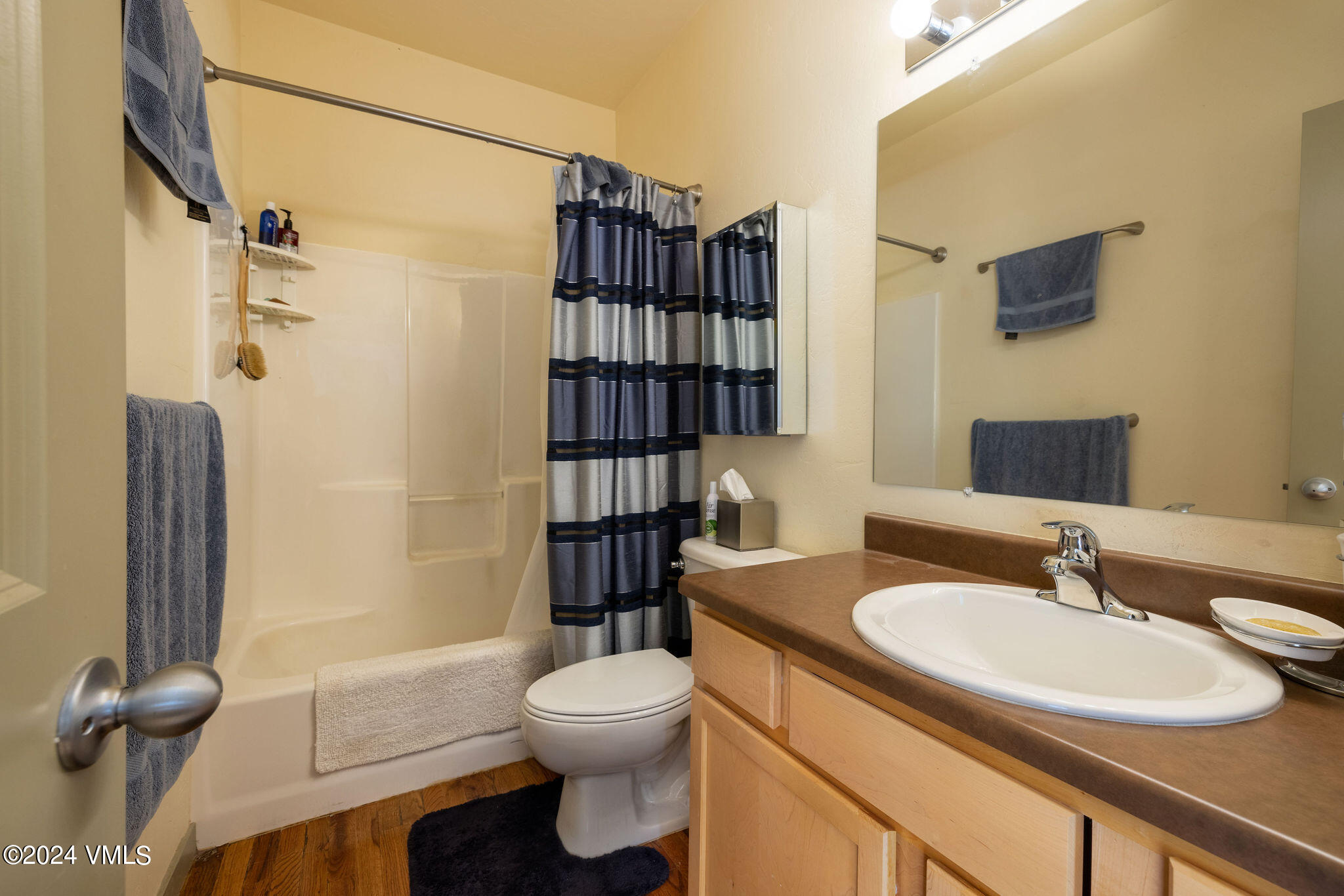 511 Metcalf Road, Unit M39 Avon, CO 81620 - Photo 6 of 8 metcalf_lofts_m39_interior_primary_bath