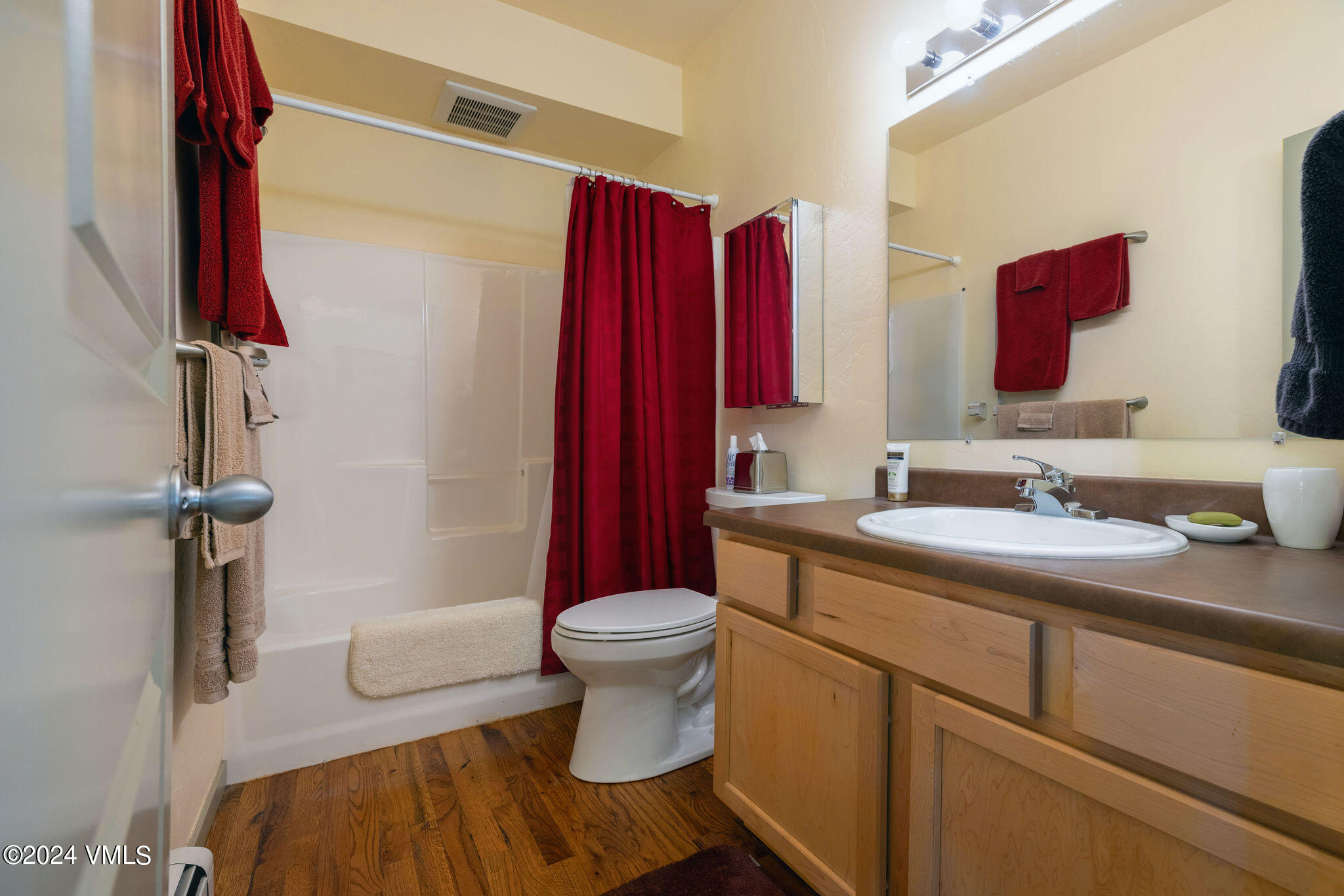 511 Metcalf Road, Unit M39 Avon, CO 81620 - Photo 8 of 8 metcalf_lofts_m39_interior_bath02