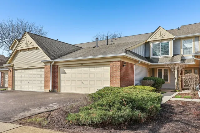 $399,900 | 200 Glasgow Lane, Schaumburg, IL 60107